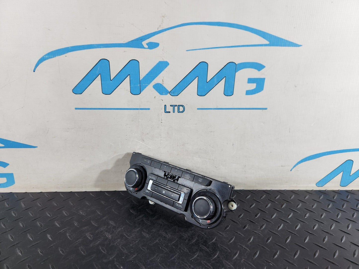 Skoda Octavia MK2 FL (1Z) Station Wagon Climate Control Panel Unit 3T0907044AB