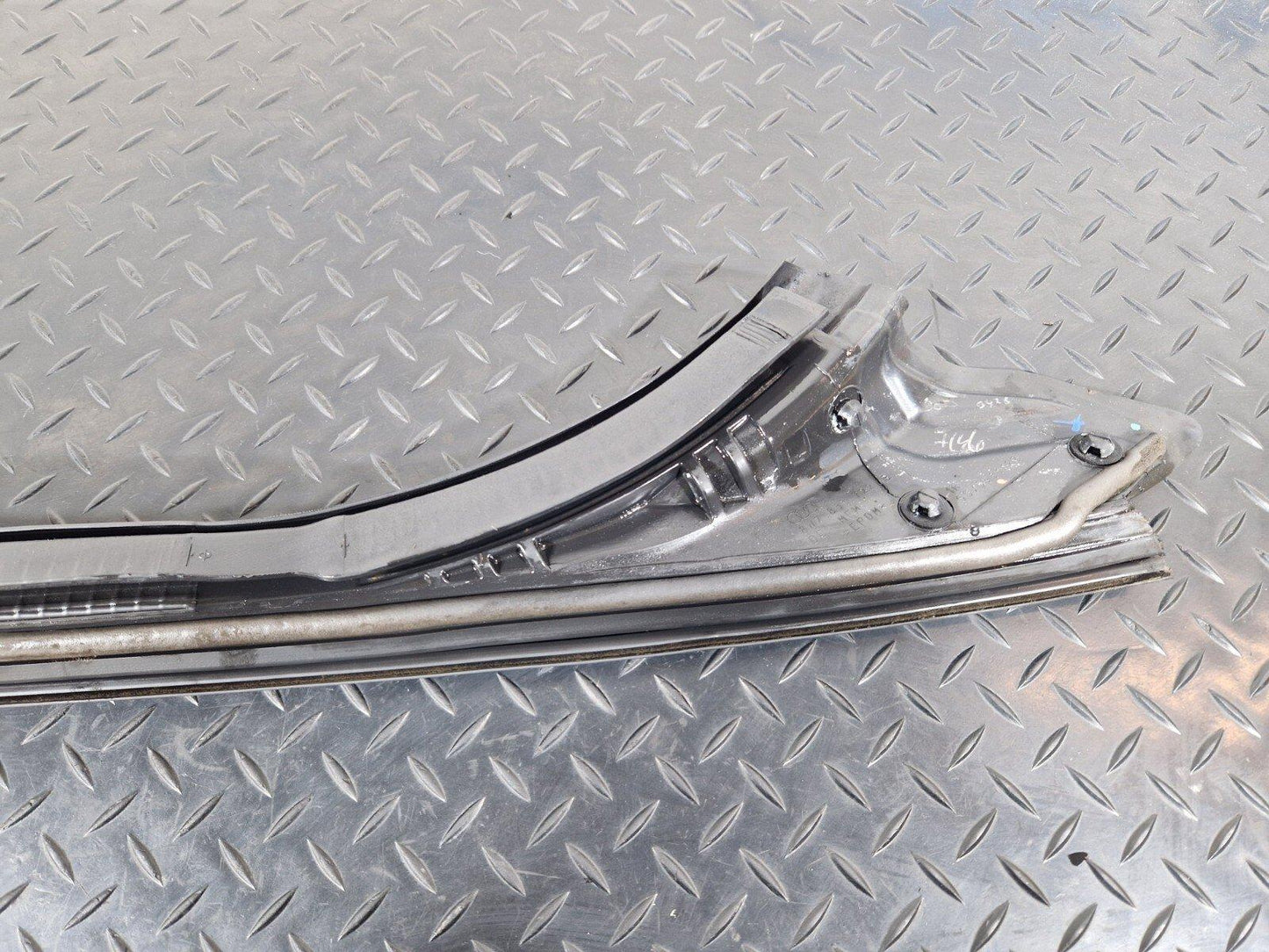 16-24 AUDI A5 F5 FRONT RIGHT INNER UPPER DOOR SEAL RUBBER 8W7831722B