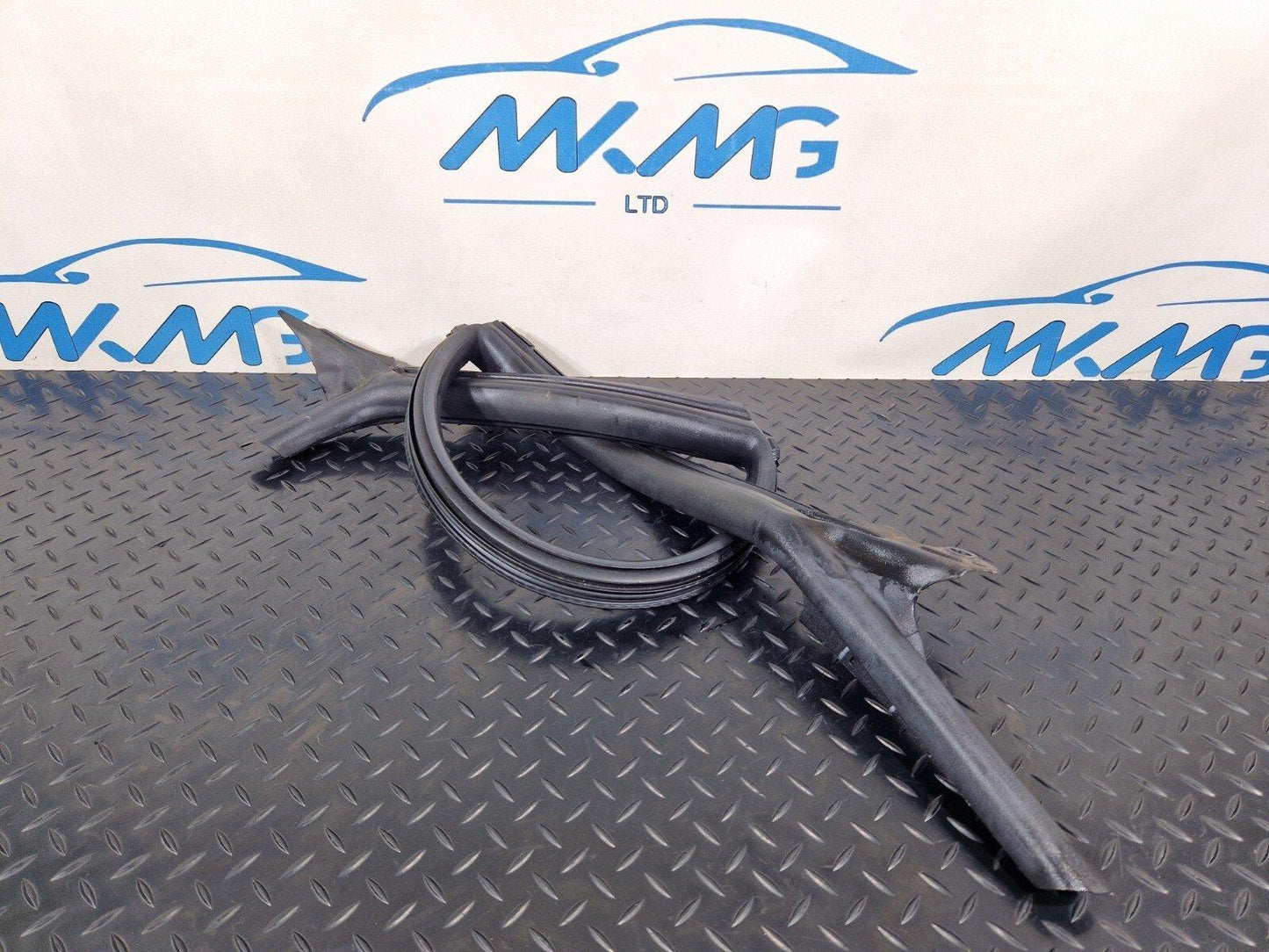 10-18 AUDI A7 4G S-LINE REAR RIGHT DOOR UPPER RUBBER WEATHER SEAL 4G8845696
