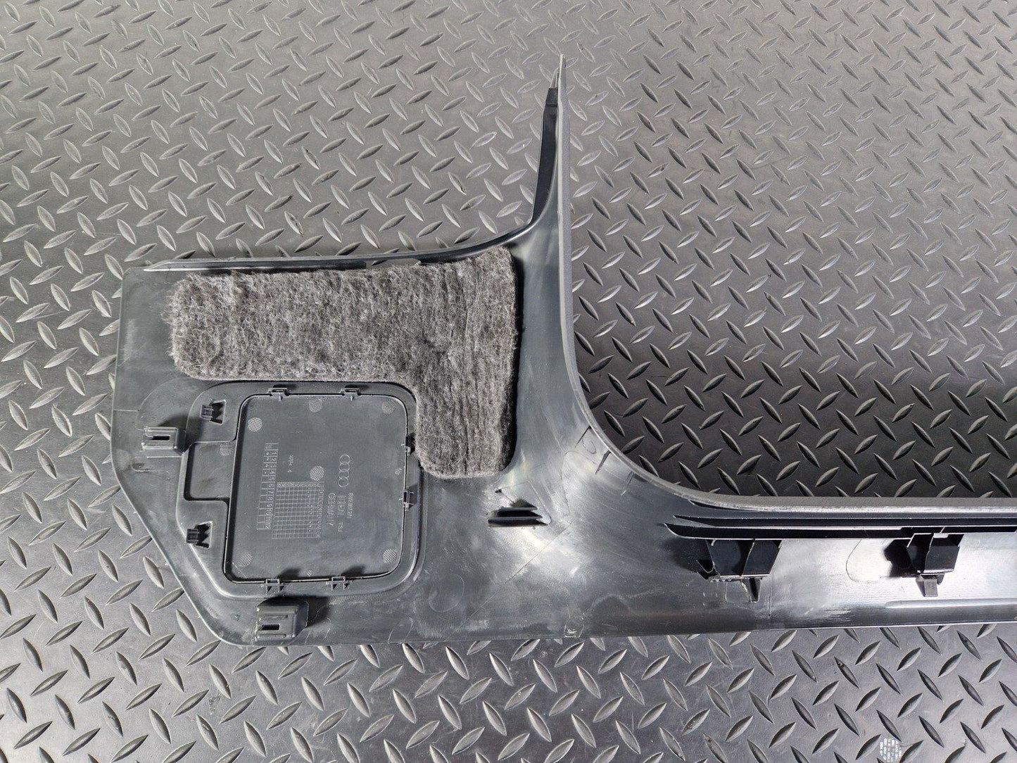 16-19 AUDI A4 AVANT B9 S-LINE LEFT SIDE FRONT LOWER A PILLAR SILL TRIM 8W2867271