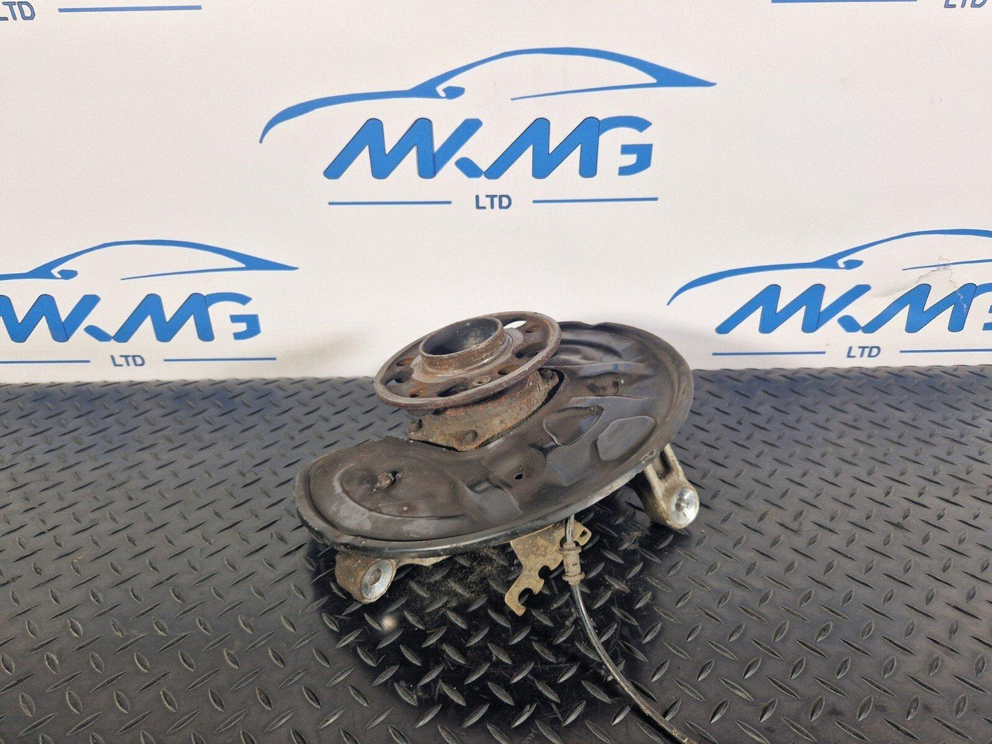 14-21 MERCEDES C350e W205 GENUINE REAR LEFT PASSENGER SIDE WHEEL HUB A2055467380