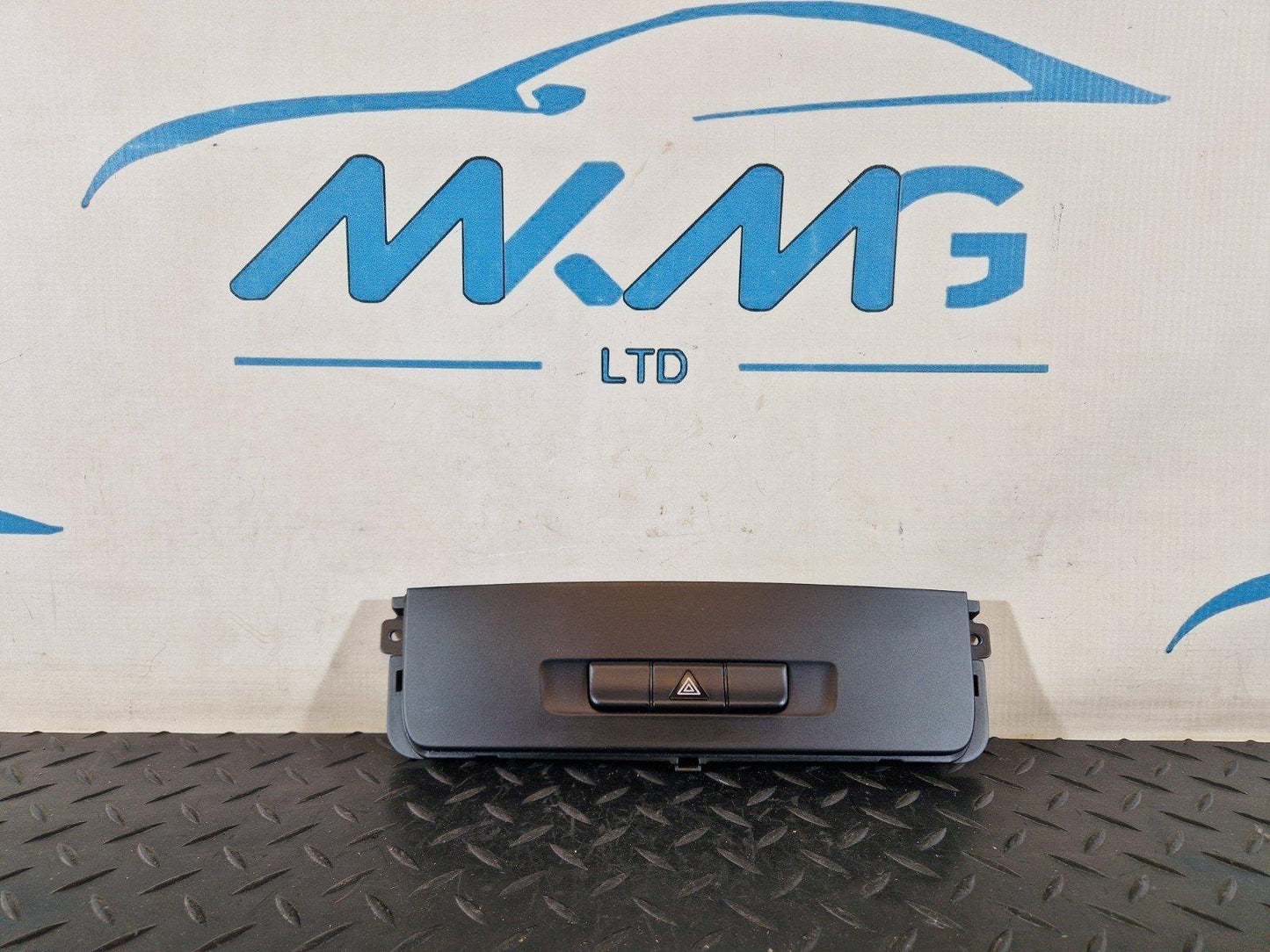 14-23 MERCEDES VITO W447 GENUINE OEM DASH BOARD HAZARD LIGHT PANEL A4479050051