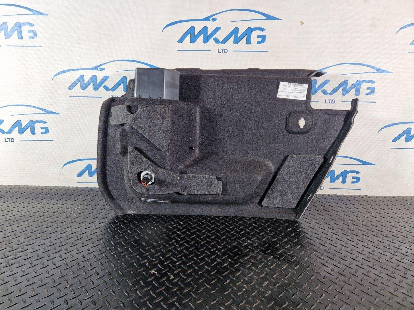 19-ON MERCEDES BENZ B CLASS W247 GENUINE LEFT SIDE TRUNK TRIM A2476905303