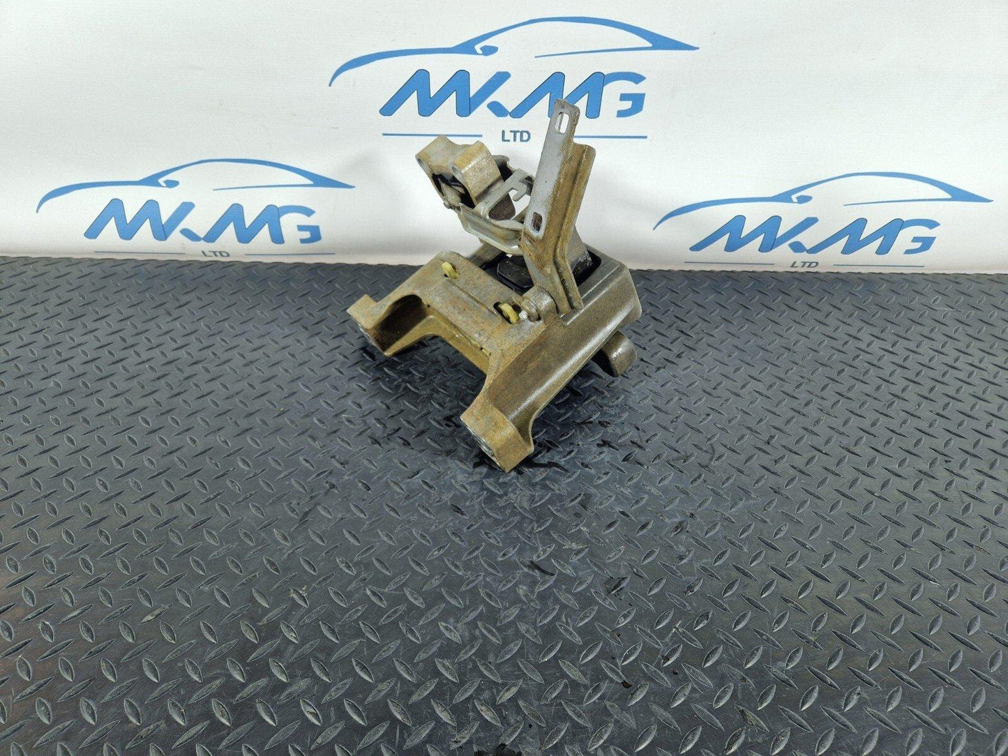 18-ON MERCEDES BENZ SPRINTER W910 FWD OM651.958 ENGINE MOUNT BRACKET A9102410000