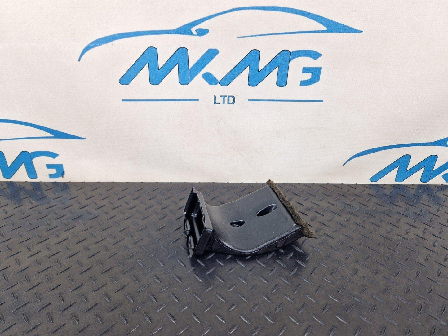12-17 AUDI S5 CONVERTIBLE REAR CENTRE CONSOLE AIR VENT DUCT PIPE 8K0857042