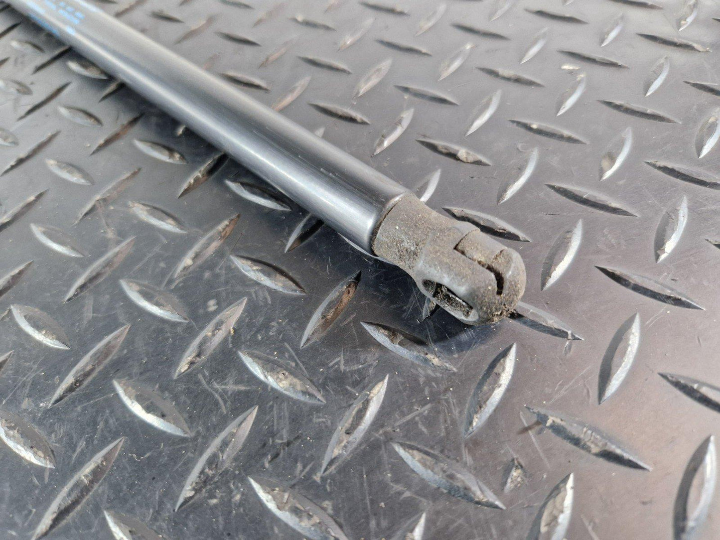 10-18 VW TOUAREG 7P GENUINE BONNET DAMPER GAS STRUT 7P682335904S