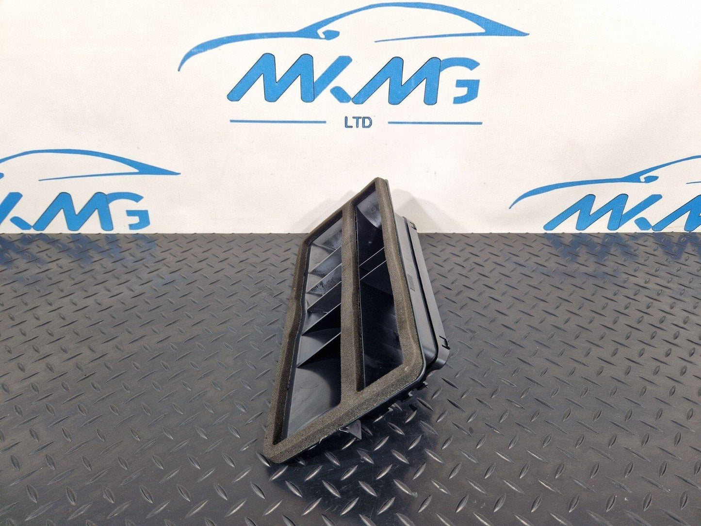 12-18 AUDI A6 C7 GENUINE AIR DUCT CHANNEL 4G2858431