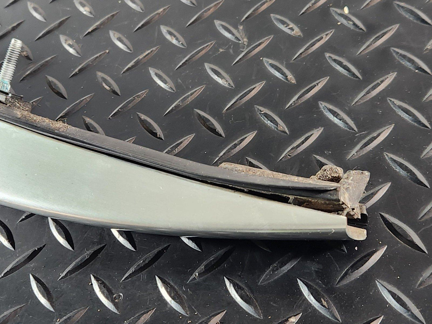 16-22 MERCEDES BENZ X253 GENUINE RIGHT O/S ROOF RAIL RACK A2538900493