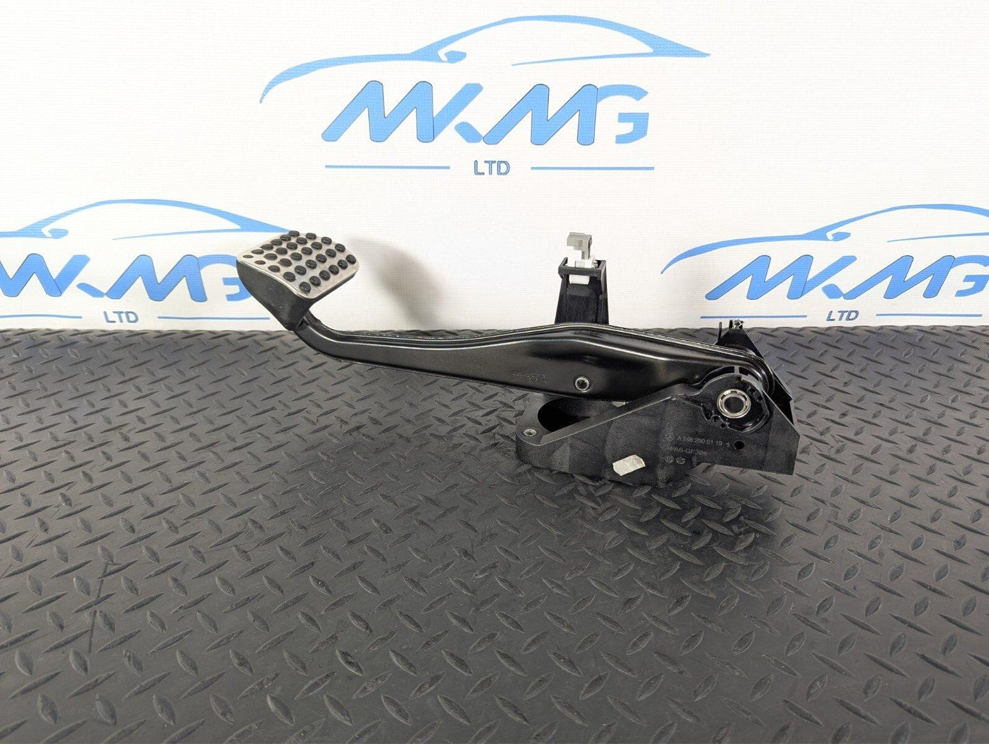 13-19 MERCEDES BENZ CLA C117 GENUINE OEM BRAKE PEDAL ASSEMBLY A2462920308
