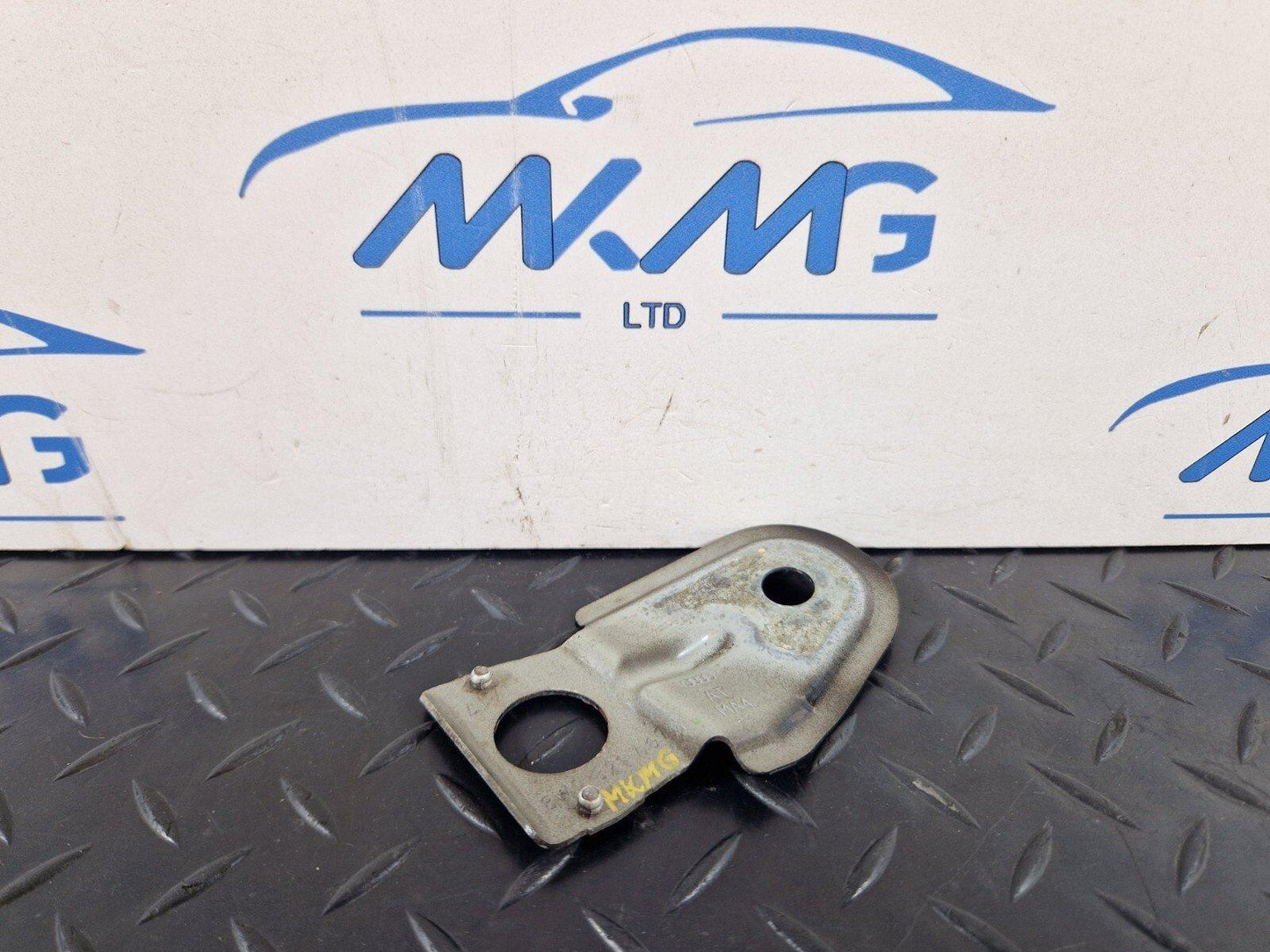 16-19 AUDI A4 B9 GENUINE OEM FRONT LEFT N/S FENDER MOUNT BRACKET 8W0821467
