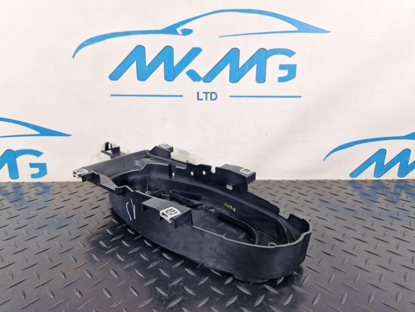 16-19 AUDI A4 B9 GENUINE OEM GEARSTICK MOUNTING PLATE BRACKET 8W0863531