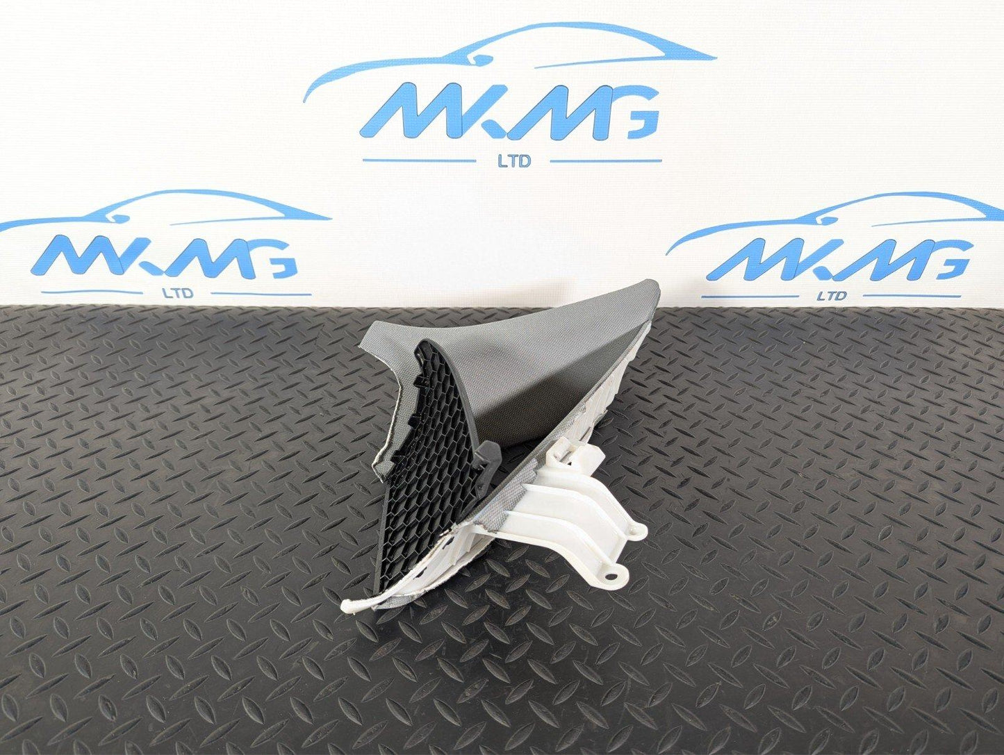 16-19 AUDI A4 B9 SALOON GENUINE OEM REAR RIGHT O/S  C-PILLAR TRIM 8W5867288