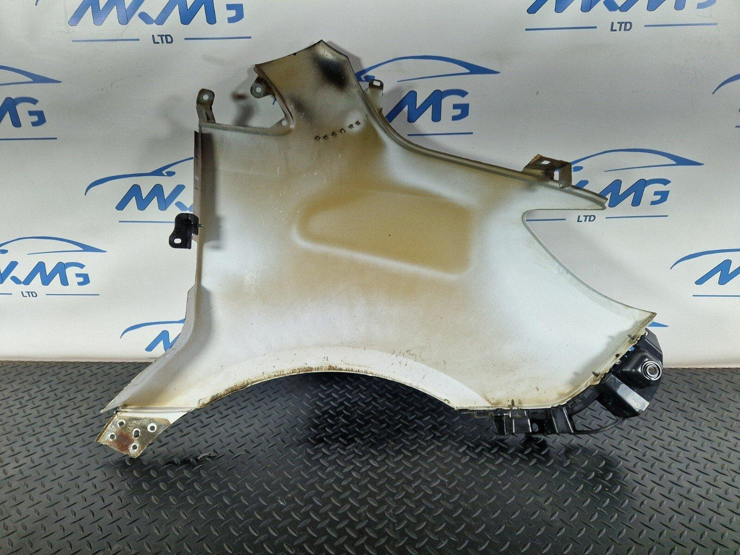 18-ON MERCEDES BENZ SPRINTER W907 FRONT LEFT PASSENGER SIDE WING FENDER
