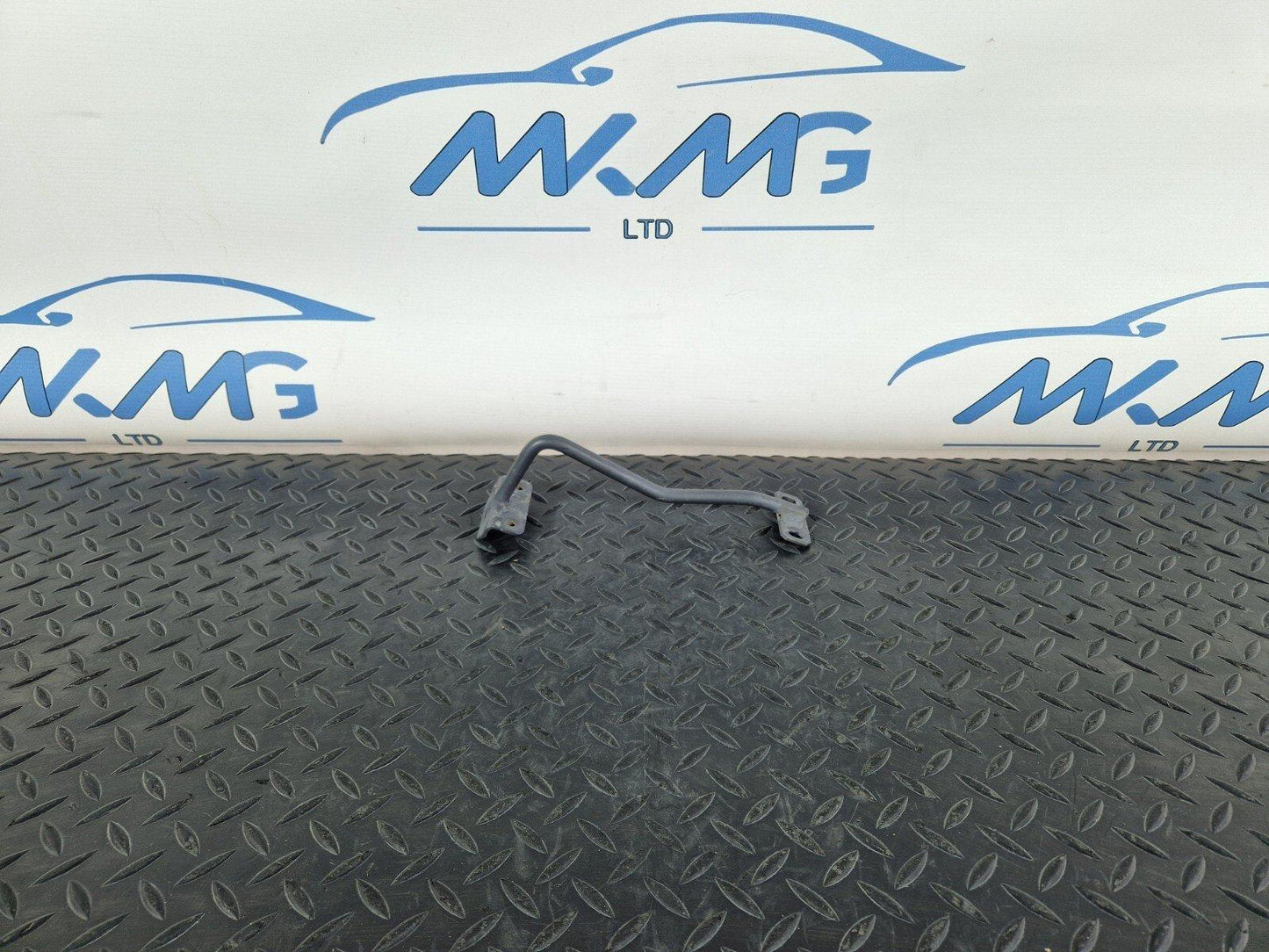 14-21 MERCEDES BENZ C200 W205 FRONT LOCKING STRIKER SUPPORT BRACKET A2058980032