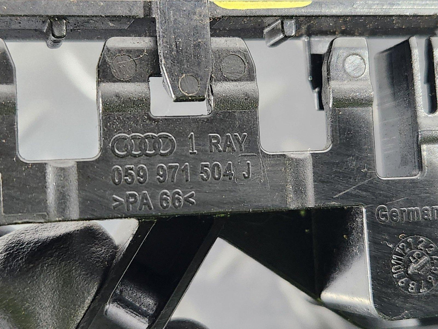 15-18 AUDI A7 4G GENUINE WIRE MOUNT BRACKET 059971504J