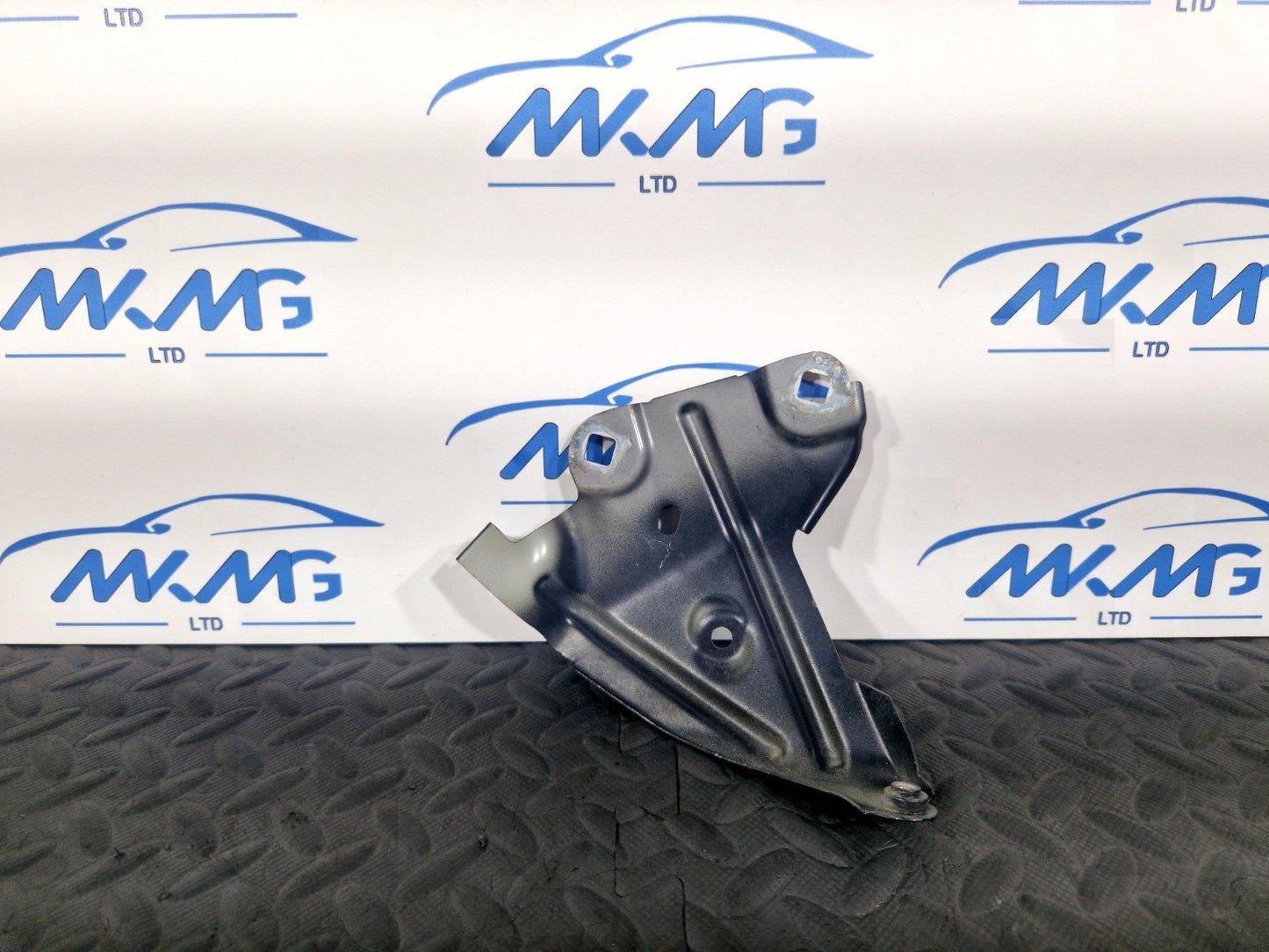 16-22 BMW X1 F48 RIGHT DRIVER SIDE WING BRACKET OEM 7351516