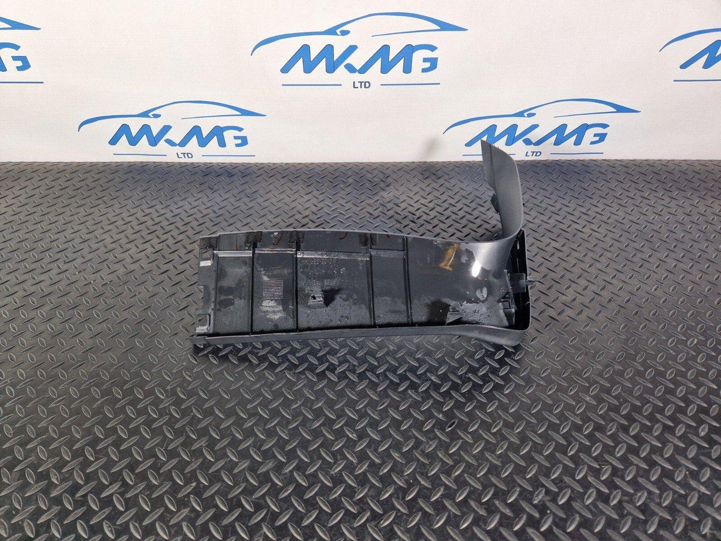 14-20 MERCEDES BENZ GLA 200 X156 TAILGATE COVER TRIM LEFT  A1567401900