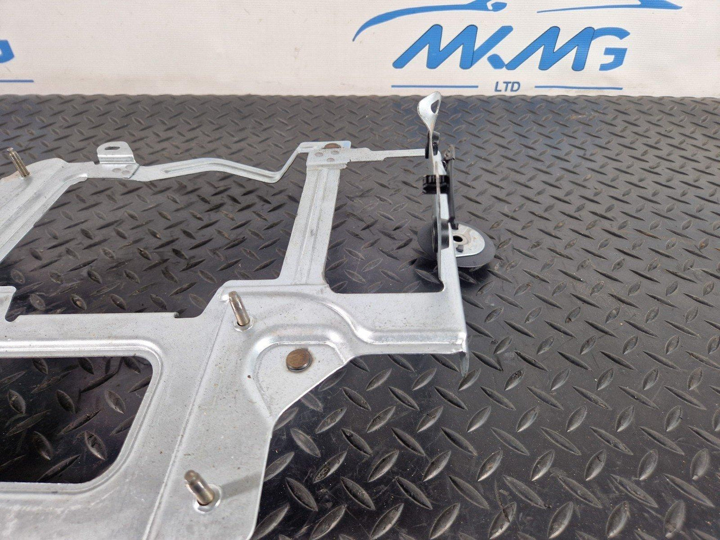 19-ON RANGE ROVER EVOQUE L551 BODY CONTROL MODULE BRACKET MOUNT M8D214D142BB