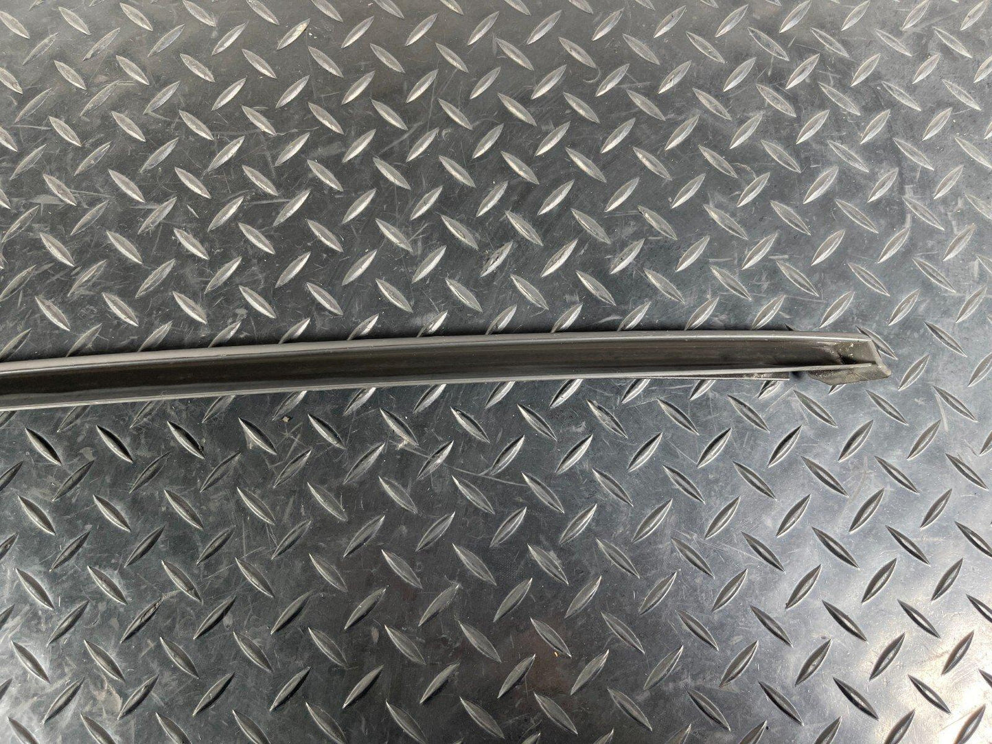 16-23 AUDI A5 SPORTBACK FRONT WINDSHIELD LEFT WATER DEFLECTOR STRIP 8W6854327B