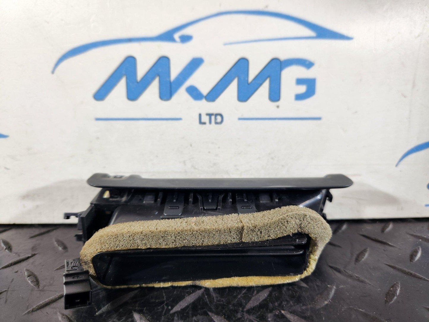16-20 AUDI Q7 4M REAR LEFT UPPER PILLAR AIR VENT 4G0819209D