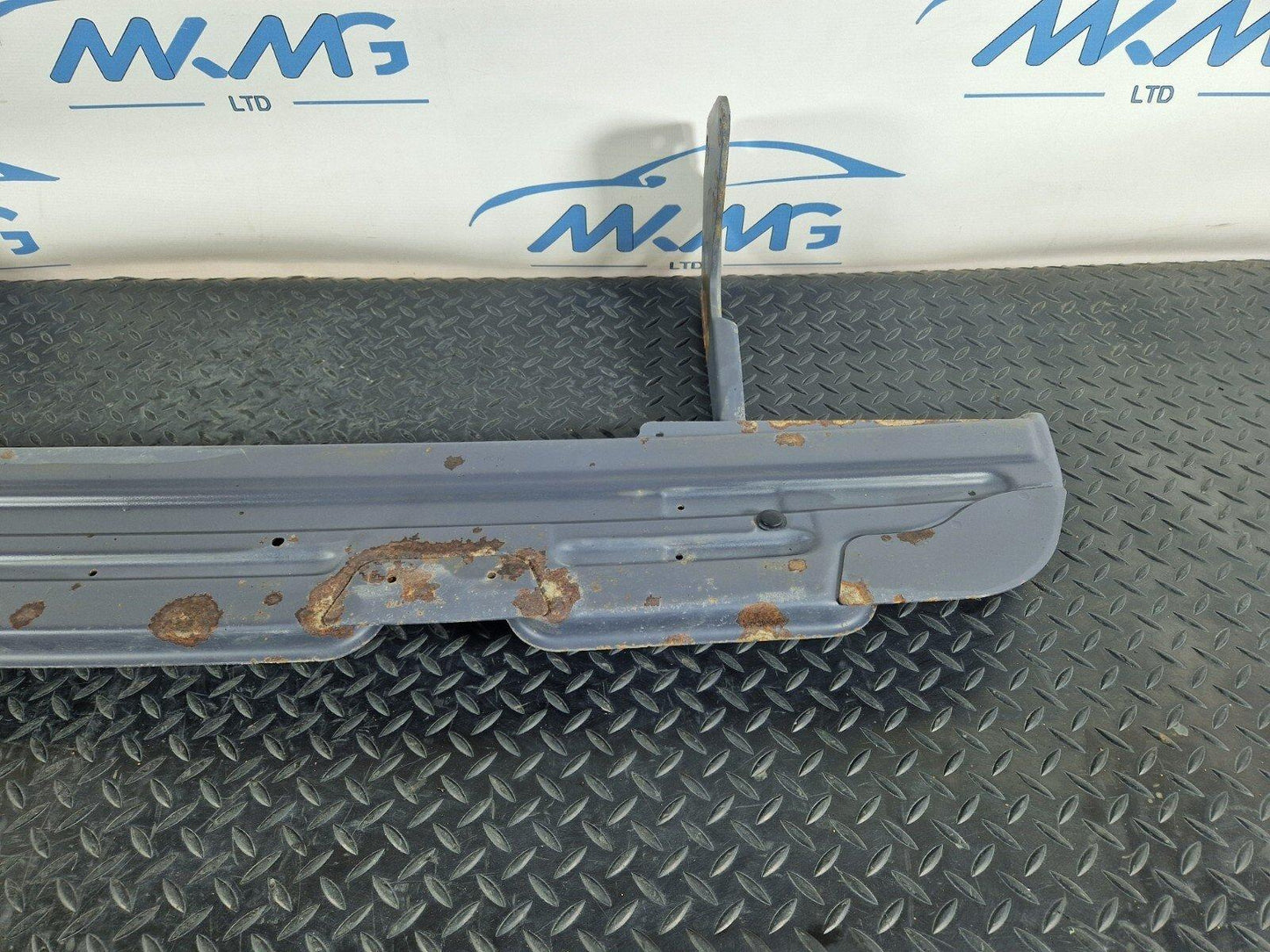 18-ON MERCEDES SPRINTER W907 W910 REAR DOOR LOADING STEP SILL RAIL A9105230200