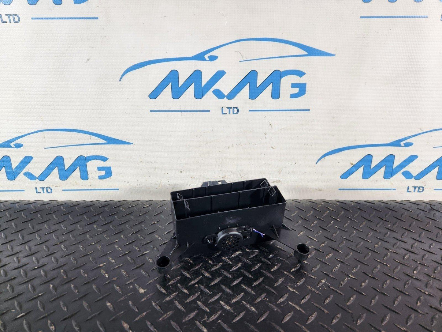 10-18 VW TOUAREG 7P PARKING AID SYSTEM CONTROL MODULE BRACKET 7P6907179