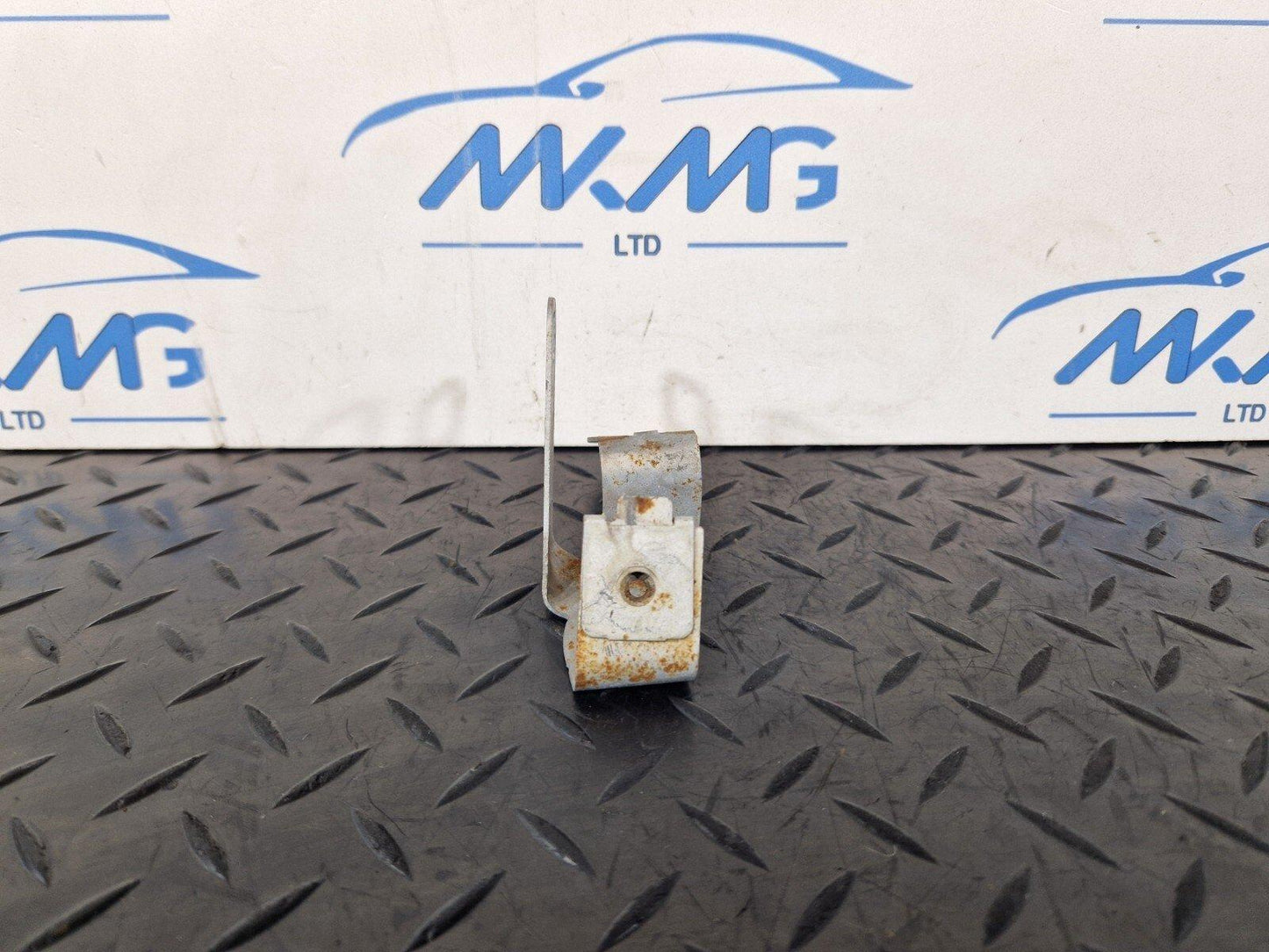 14-21 MERCEDES BENZ W205 OEM UNDERSHIELD FRONT RIGHT BRACKET HOLDER A2055240240