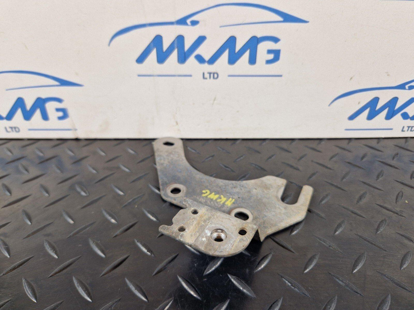 18-ON MERCEDES BENZ A CLASS W177 GENUINE HOLDER CATALYST A208185586