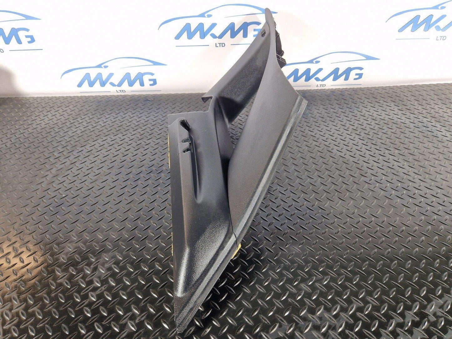 19-ON MERCEDES B CLASS W247 REAR RIGHT C PILLAR TRIM COVER  A2476901200