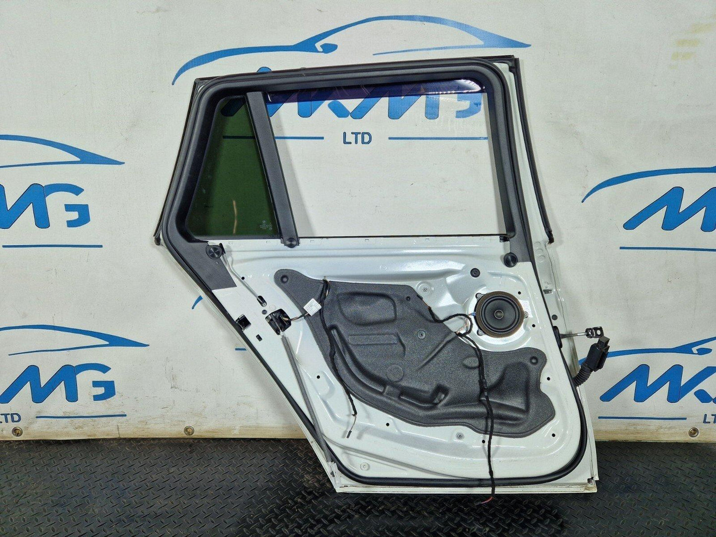 12-18 BMW 3 SERIES F30 F31 LCI REAR GENUINE PASSENGER LEFT DOOR