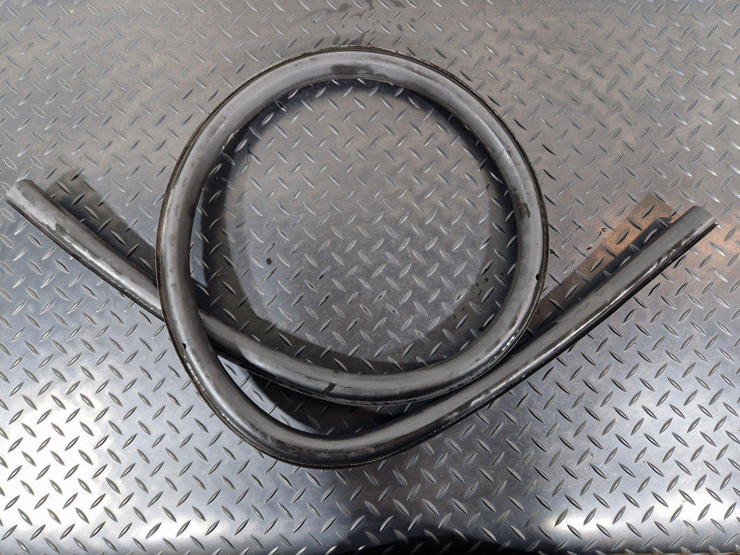 12-17 AUDI S5 CONVERTIBLE FRONT LOWER DOOR RUBBER SEAL 8F0831707