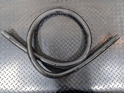 12-17 AUDI S5 CONVERTIBLE FRONT LOWER DOOR RUBBER SEAL 8F0831707