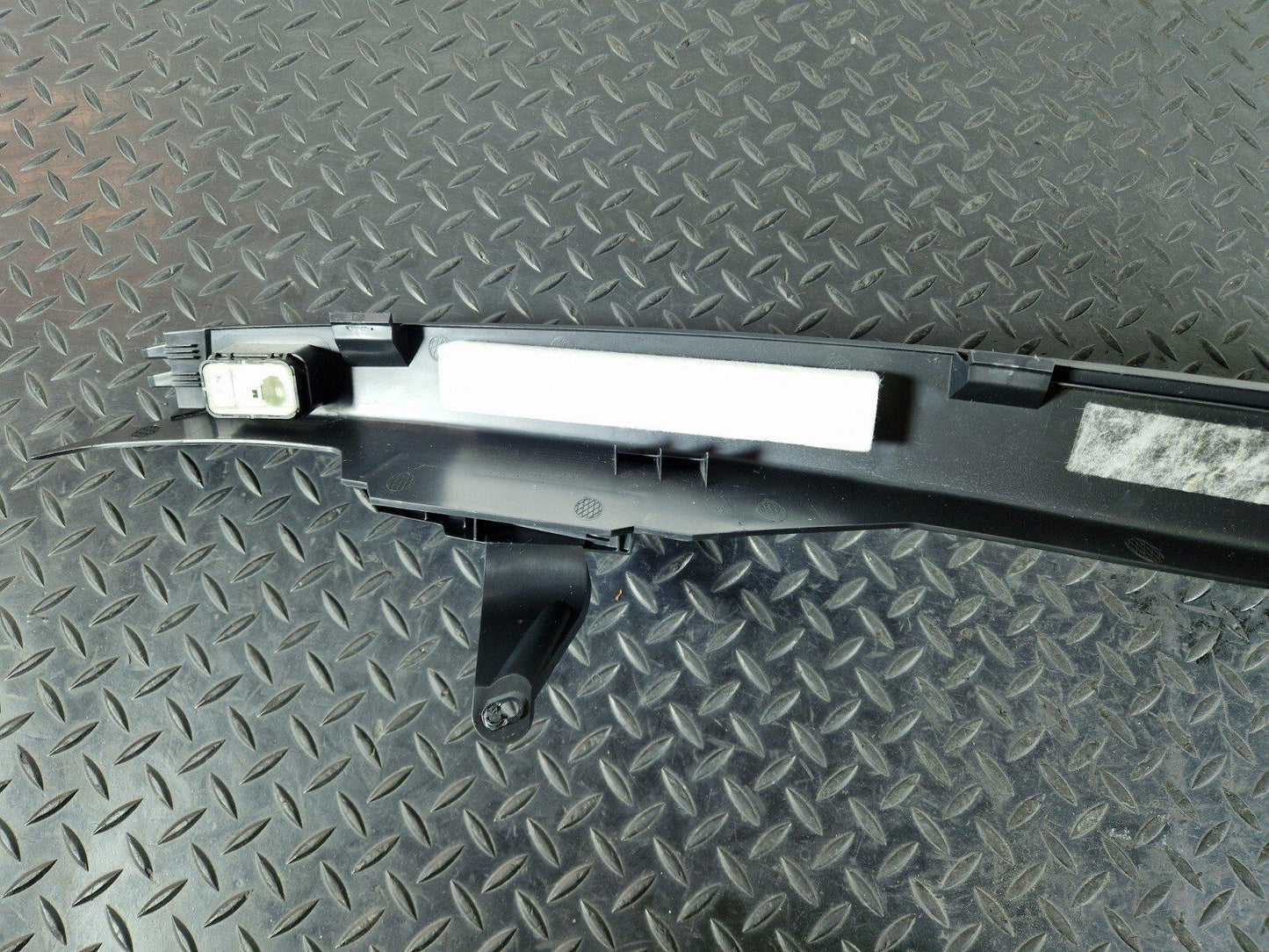 14-21 MERCEDES BENZ W205 GENUINE REAR RIGHT SEAT TRIM COVER A2056906825