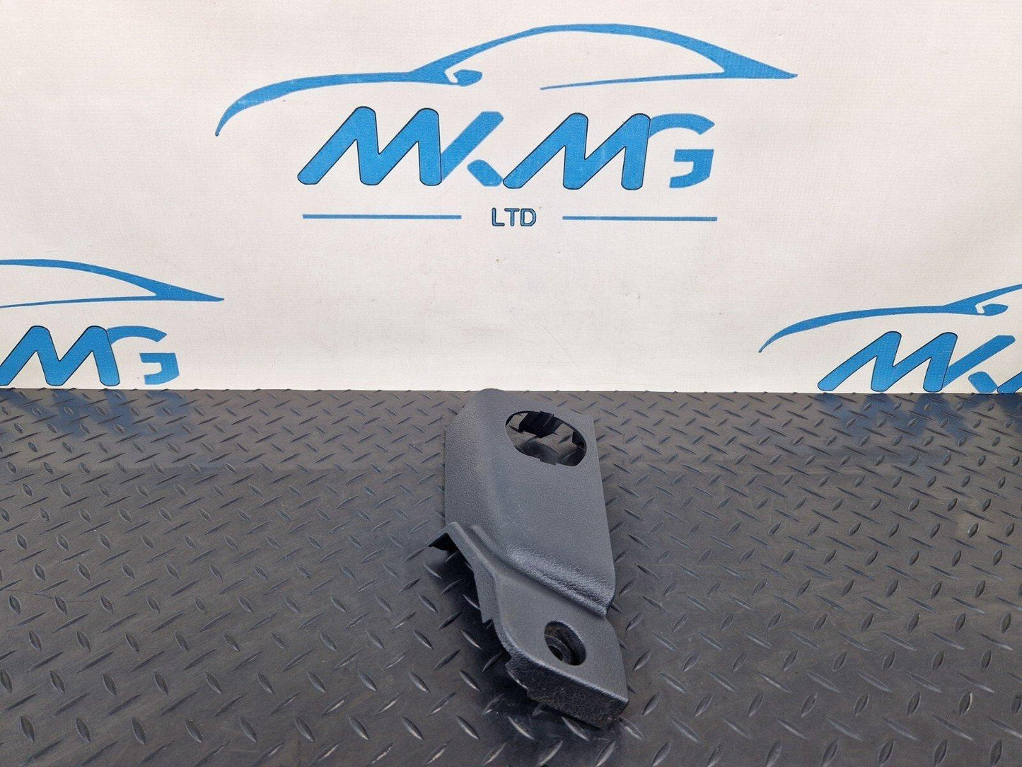 14-23 MERCEDES BENZ VITO W447 LOWER LEFT N/S B-PILLAR TRIM COVER  A4476920803