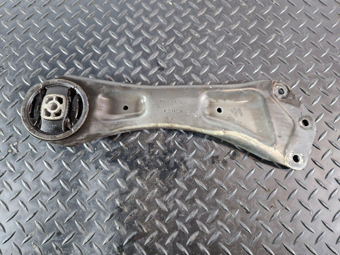 19-ON MERCEDES BENZ B CLASS W247 CONTROL ARM AXLE REAR RIGHT SIDE A2473520800