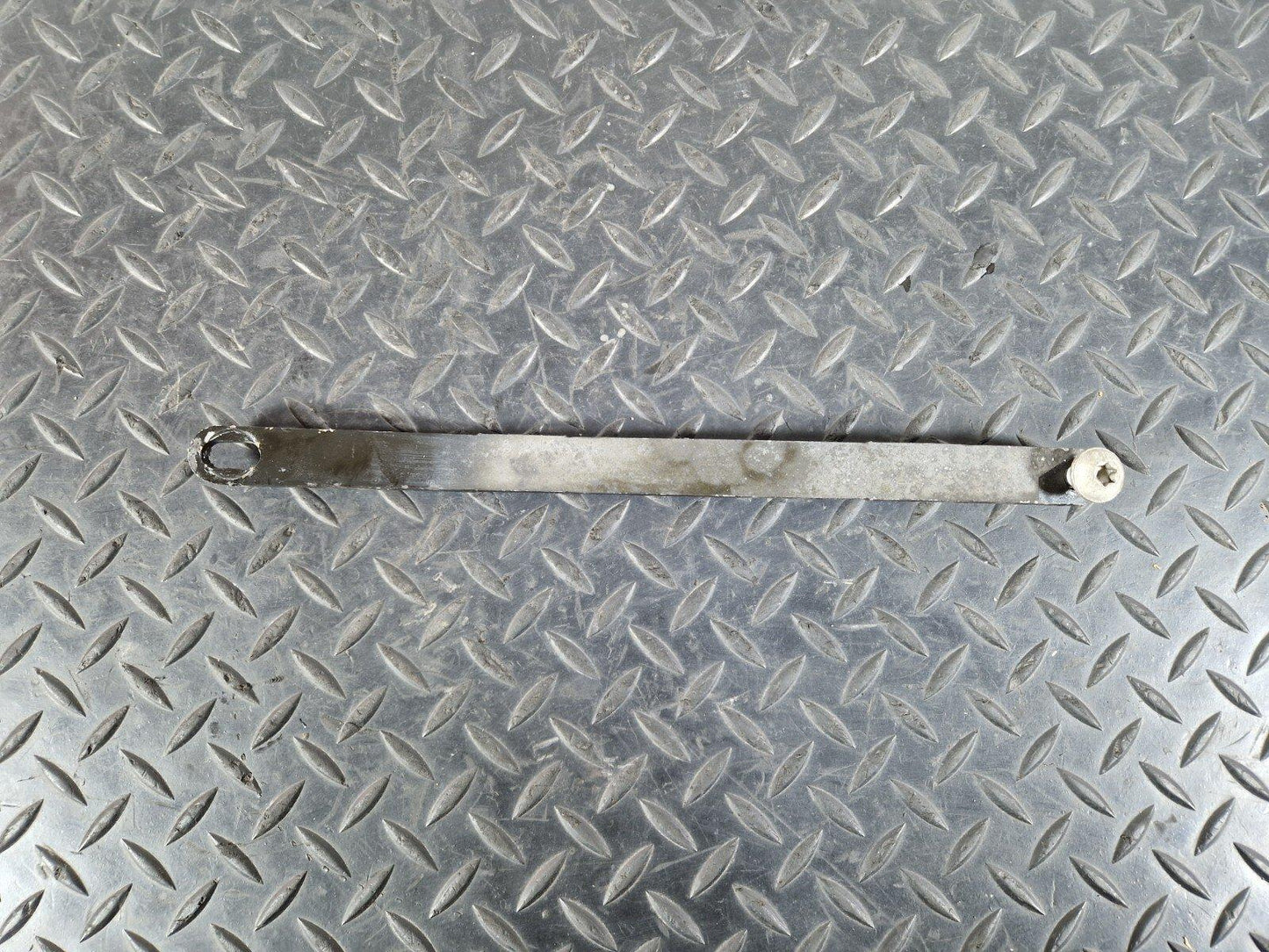 14-21 MERCEDES BENZ C200d W205 REINFORCEMENT RADIATOR SUPPORT STRUT A2056201700
