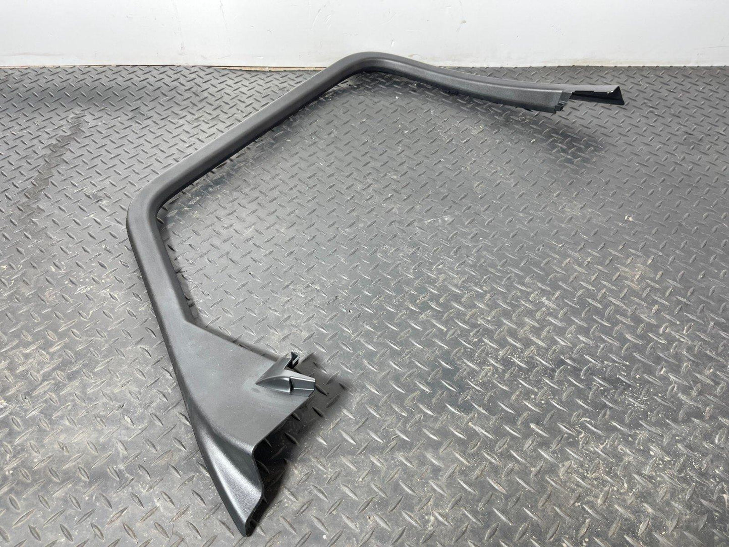 16-19 AUDI A4 B9 ESTATE GENUINE REAR LEFT NSR DOOR WINDOW FRAME TRIM 8W9867671