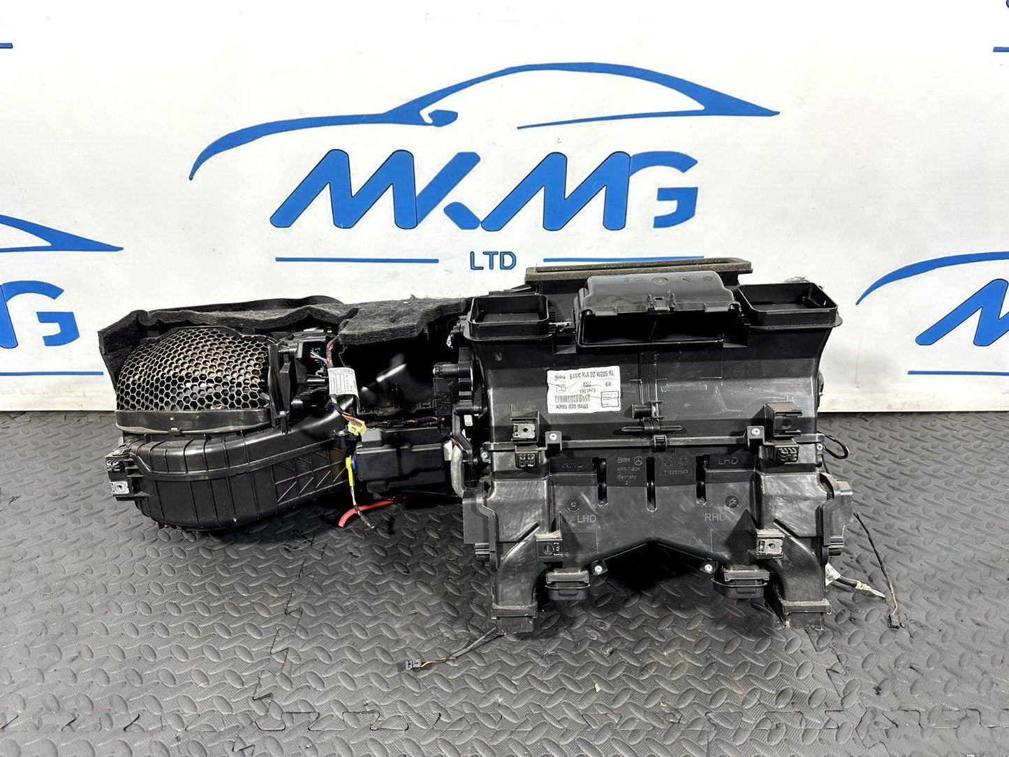 14-21 MERCEDES BENZ C300 W205 GENUINE HEATER MATRIX BOX A2058300460