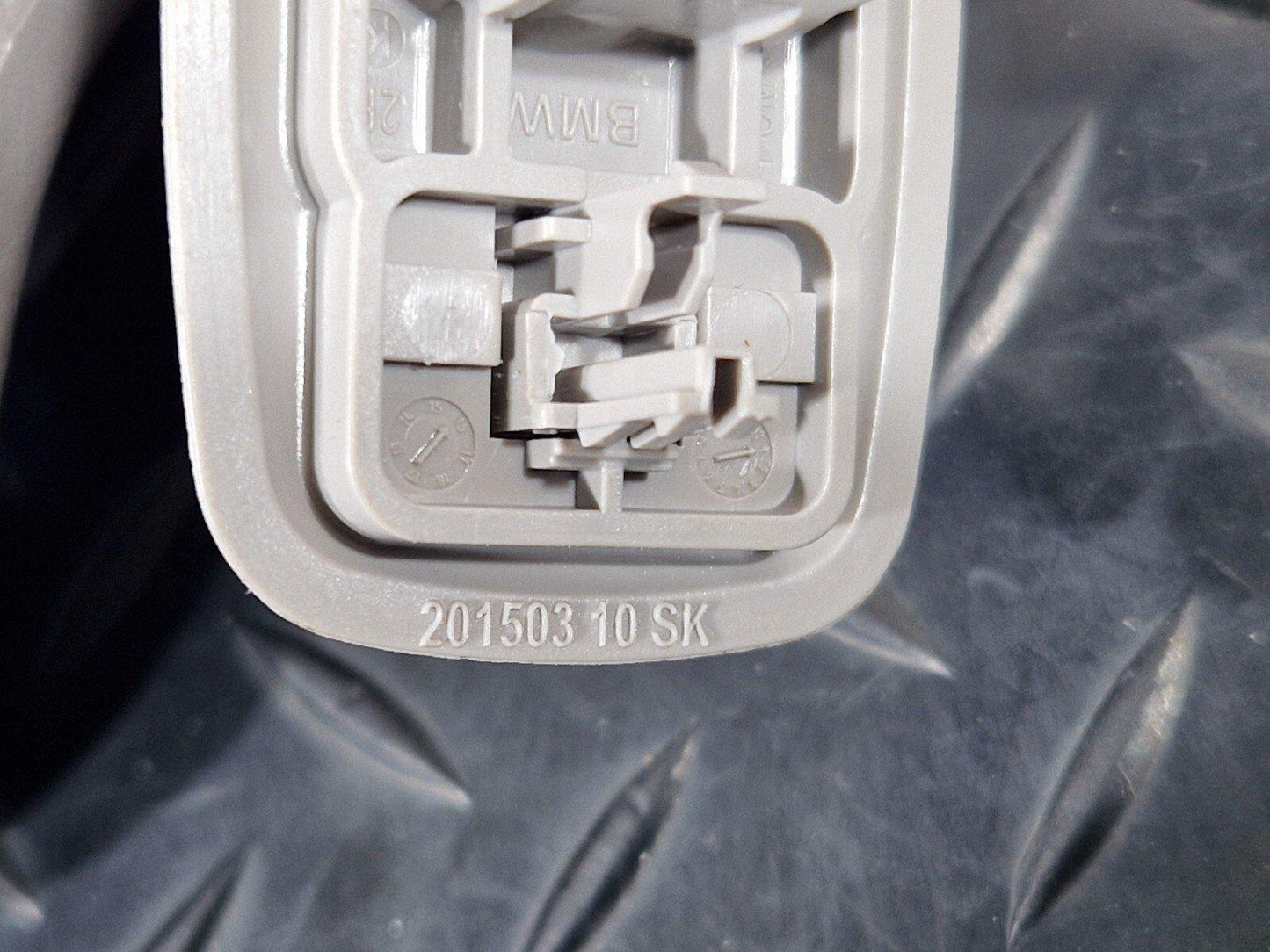 BMW    Unknown Part Type 7402854