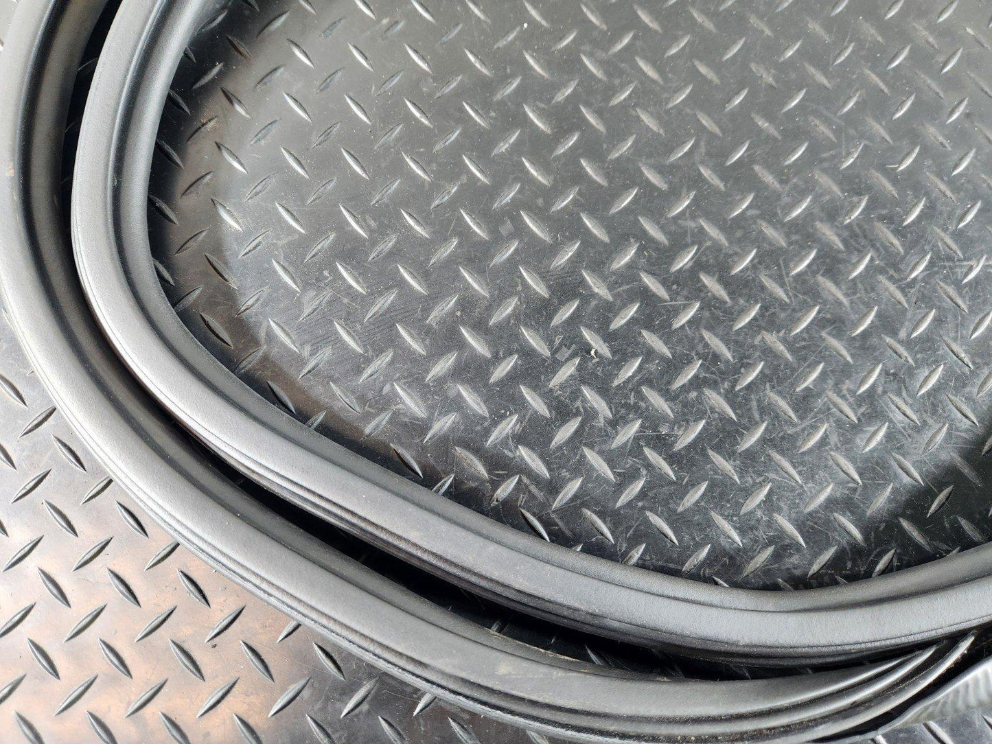16-20 AUDI Q7 4M GENUINE REAR LEFT & RIGHT DOOR SEAL RUBBER STRIP 4M0833721C