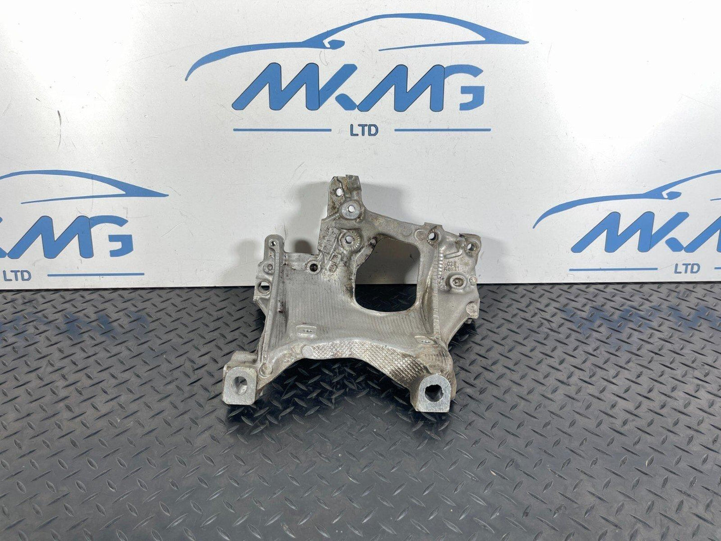 16-23 AUDI A5 F5 SPORTBACK LEFT SIDE ENGINE MOUNT BRACKET 8W0399295E