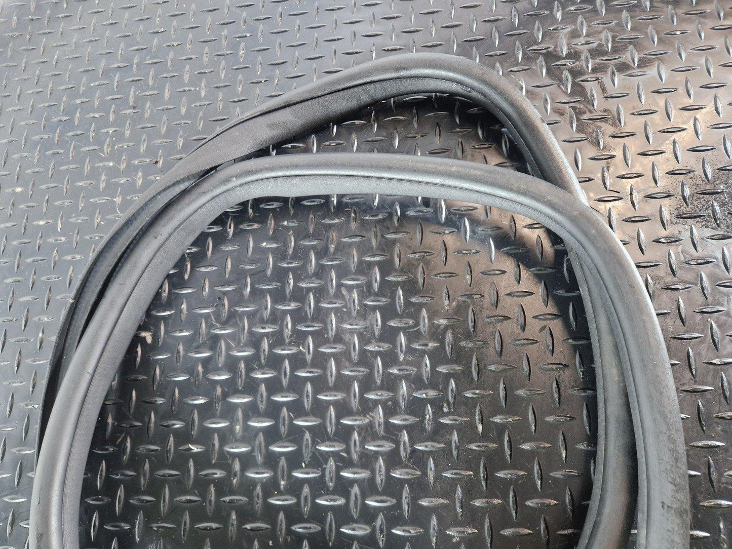 16-22 MERCEDES BENZ X253 REAR DOOR RUBBER SEAL FITS LEFT & RIGHT A2536970251