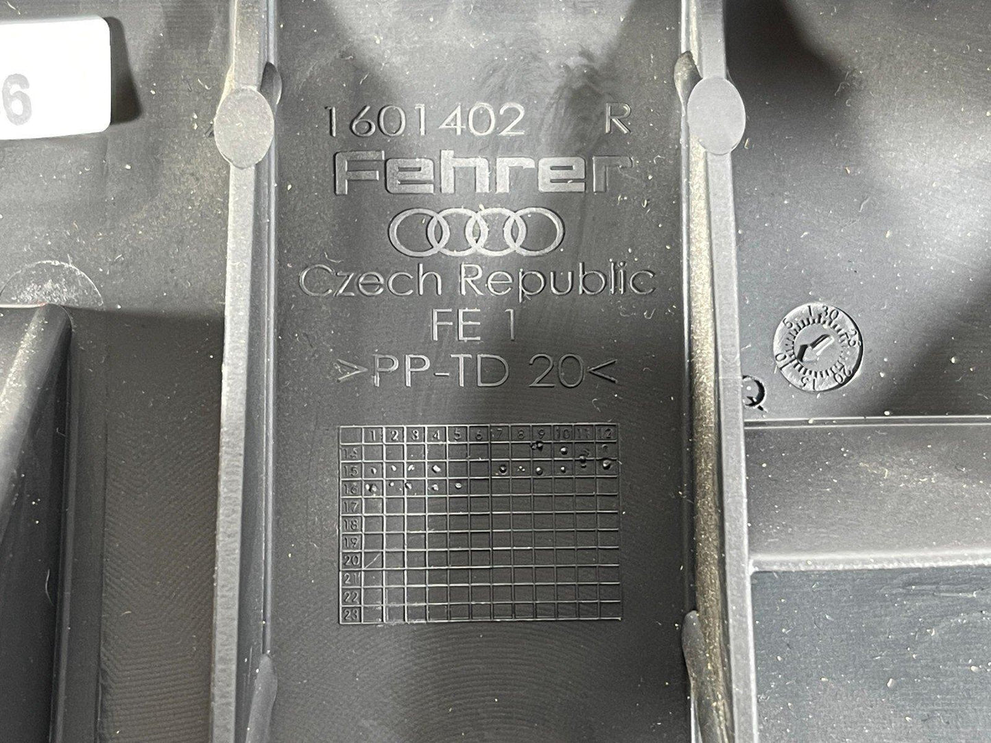 16-19 AUDI A4 B9 ESTATE GENUINE REAR RIGHT DRIVER SIDE CLOTH BOLSTER 8W0885704