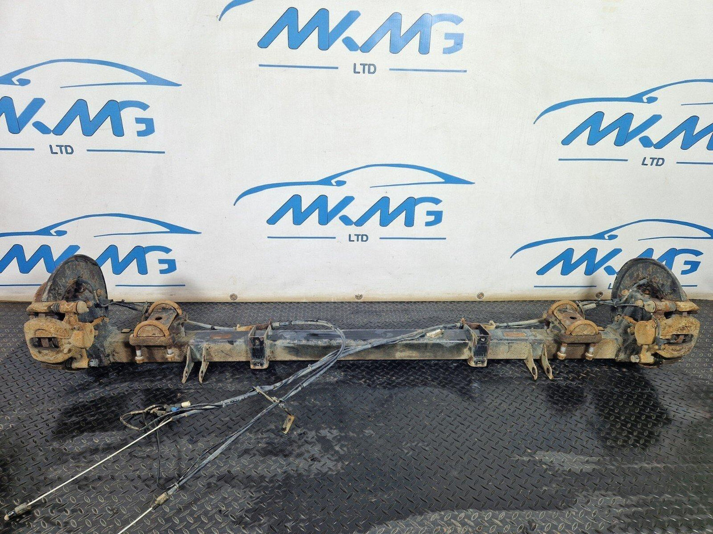 18-ON MERCEDES BENZ SPRINTER W910 REAR AXLE SUSPENSION CARRIER & WHEEL BEARINGS