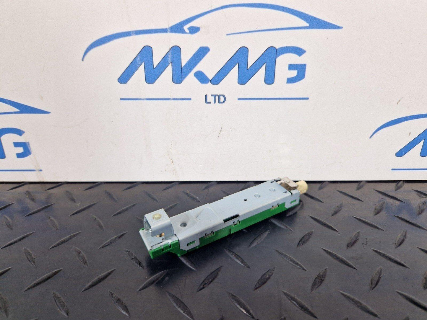 16-23 AUDI S5 COUPE GENUINE ANTENNA AMPLIFIER BOOSTER 8W6035225