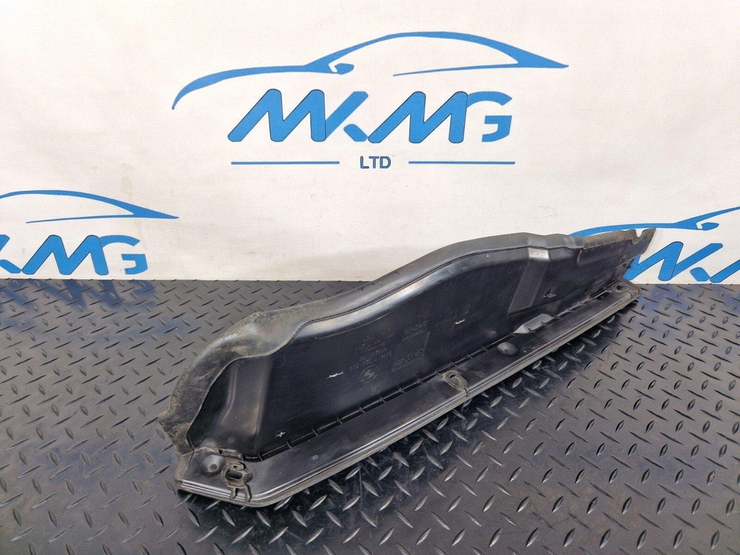 16-22 BMW X1 F48 GENUINE PASSENGER LEFT SIDE BONNET ENGINE SEAL BRACKET 7329399