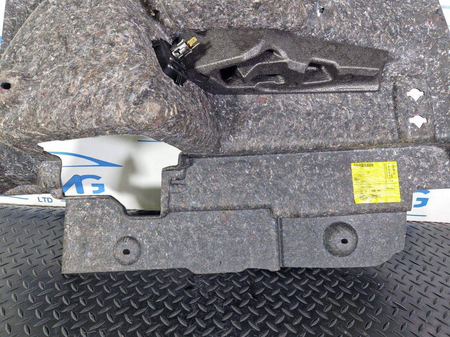 BMW 2 SERIES GRAN TOURER F46 GENUINE REAR RIGHT O/S BOOT SIDE PANEL TRIM 7360968