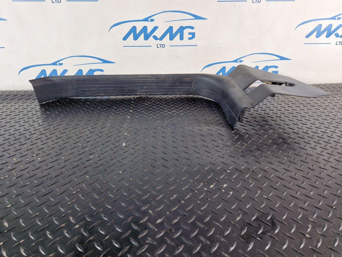 16-19 MERCEDES BENZ GLE W166 RIGHT FRONT SILL TRIM COVER A1666801835