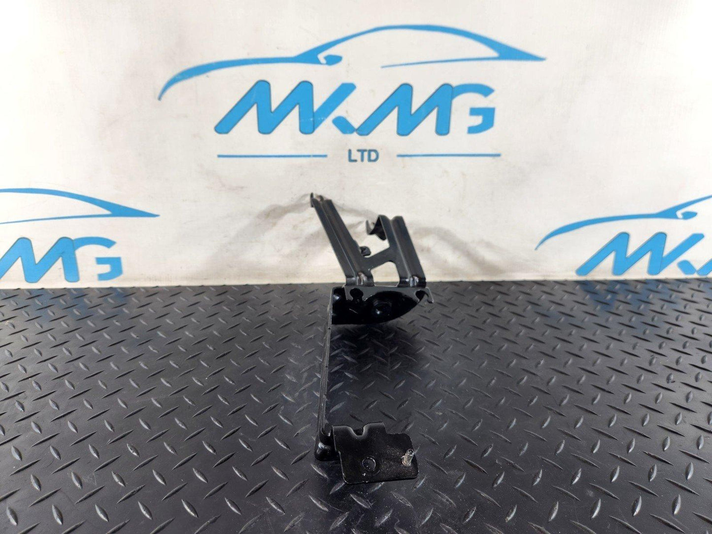19-ON MERCEDES BENZ B CLASS W247 ABS PUMP MOUNT BRACKET SUPPORT A1774303400