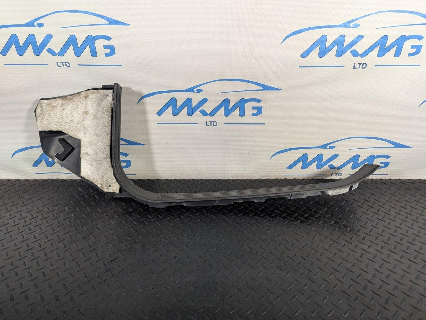 11-19 MERCEDES BENZ ML W166 GENUINE FRONT LEFT UNDERDOOR TRIM A1666801735